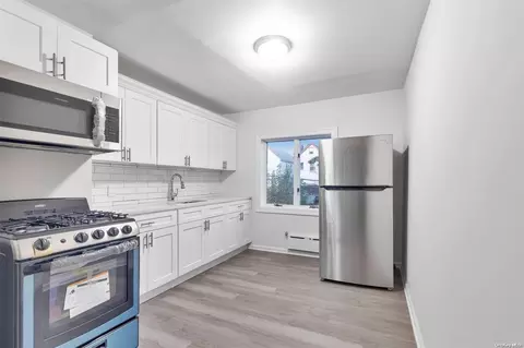 26-39 93rd St, New York, NY 11369