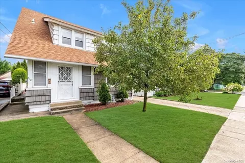 318 S Park Ave, East Rockaway, NY 11518