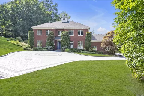 68 Glenwood Rd, North Hempstead, NY 11576