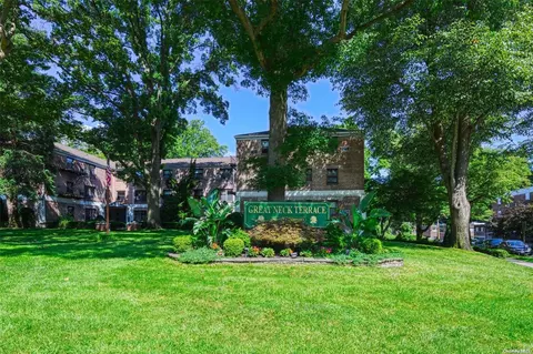2 Terrace Cir #1A, North Hempstead, NY 11021