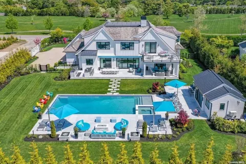 62 Rosko Ln, Southampton, NY 11968
