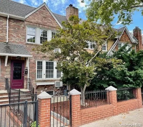53-36 62 St, New York, NY 11378