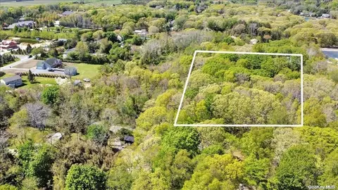792 Cox Neck Rd, Southold, NY 11952