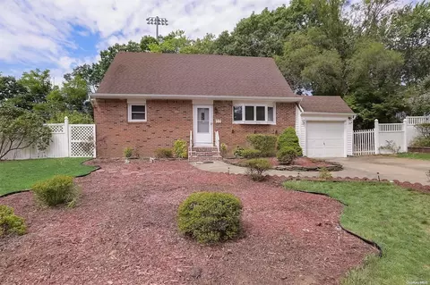 222 Tree Rd, Centereach, NY 11720