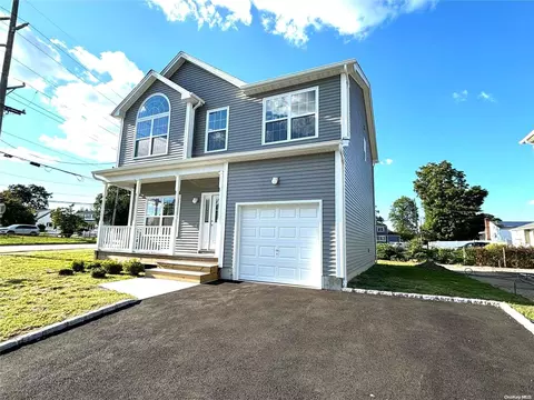 37 Smith St W # A, Amityville, NY 11701