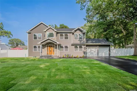 59 Woodview Ln, Centereach, NY 11720