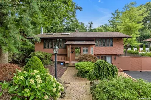 52 Deepdale Dr, Commack, NY 11725