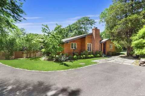 300 N Sea Mecox Rd, Southampton, NY 11968