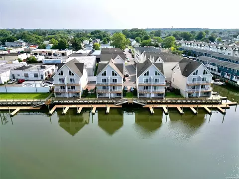531 Ray St #19, Freeport, NY 11520