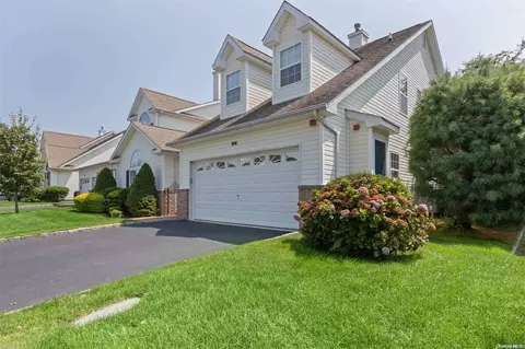 2 William Ln #2, Mount Sinai, NY 11766