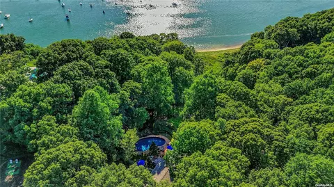 31 Beach Rd, Port Jefferson, NY 11777