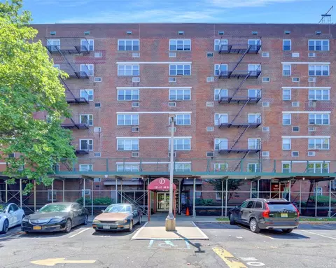 151-31 88th St #6H, New York, NY 11414