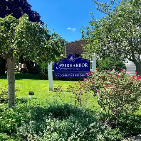 194 Fairharbor Dr #194, Patchogue, NY 11772
