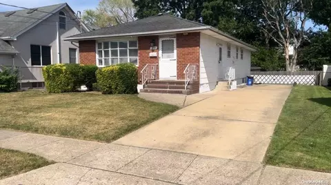 15 Verona Pl, Valley Stream, NY 11580