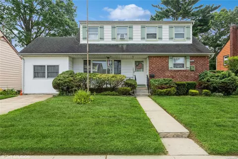 13 Joyce Ave, Massapequa, NY 11758