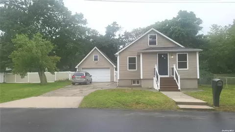 88 Ulster Ave, West Babylon, NY 11704