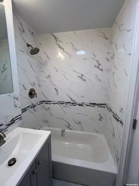 4005 Laconia Ave, New York, NY 10466