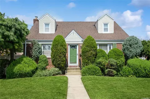 823 Home St, Elmont, NY 11003
