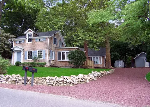 2 Old Post Rd, Mount Sinai, NY 11766