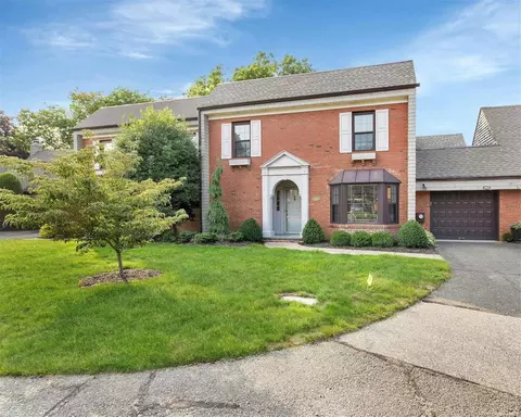 262 Helm Ln #262, Bay Shore, NY 11706