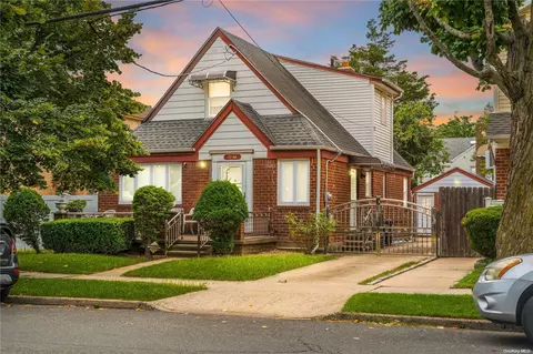 77-50 Little Neck Pkwy, New York, NY 11004
