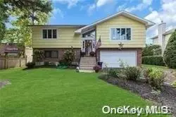 1 Smith St, Glen Head, NY 11545