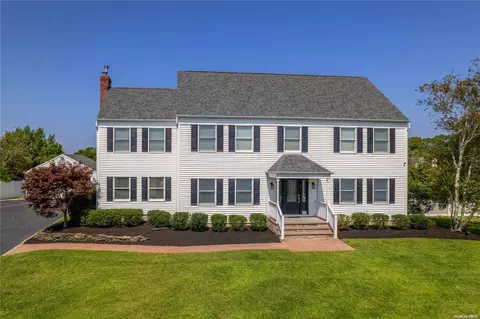 1 Blossom Rd, Mount Sinai, NY 11766