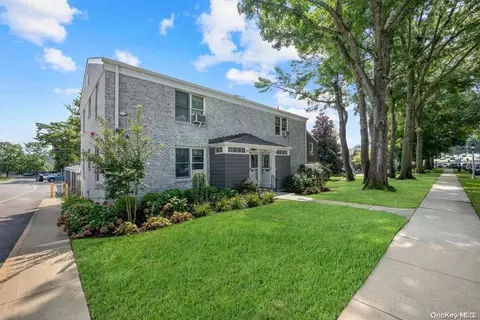 30 Glen Keith Rd #L, Glen Cove, NY 11542