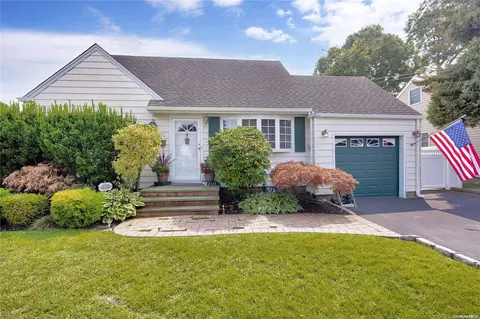 24 Paprocki Ave, West Islip, NY 11795