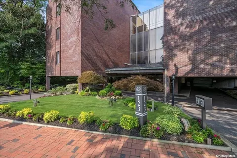 123 Middle Neck Rd #401, North Hempstead, NY 11021