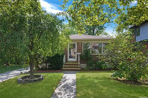 32 Legion Pl, Staten Island, NY 10305