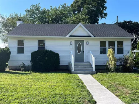 4 Prospect St W, Amityville, NY 11701