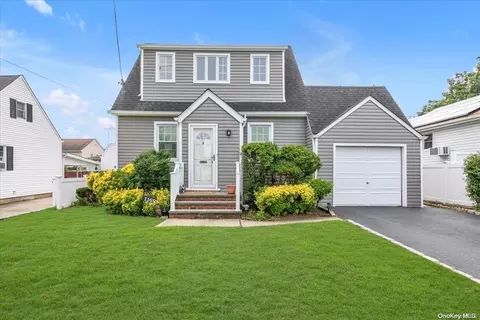1169 Laidlaw Ave, Franklin Square, NY 11010