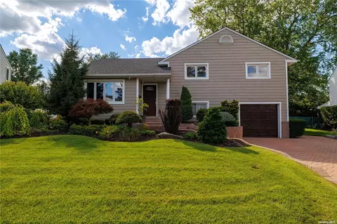 6 Pembroke Dr, Massapequa, NY 11758