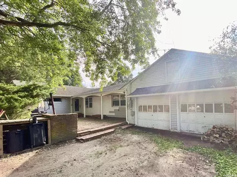1047 Nugent Ave, Bay Shore, NY 11706