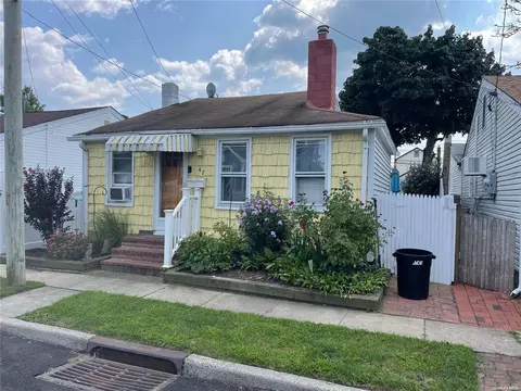 47 Lawrence St, East Rockaway, NY 11518