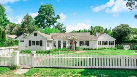 13 Academy Ln, Bellport, NY 11713