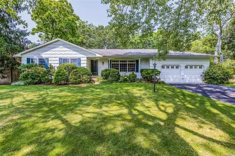 1006 Peconic Bay Blvd, Jamesport, NY 11947