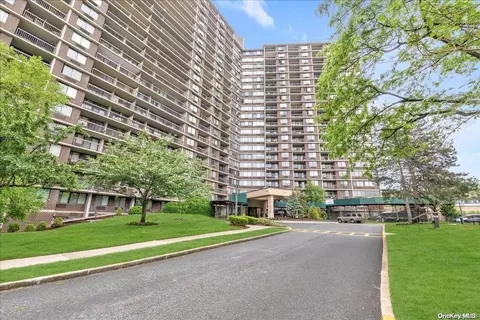 2 Bay Club Dr #3S, Bayside, NY 11360