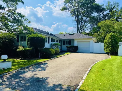 28 Kenneth St, Plainview, NY 11803