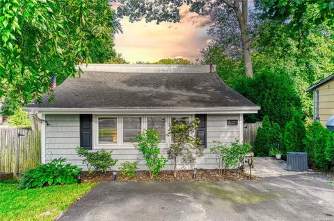 11 Connelly Dr, Lake Grove, NY 11755