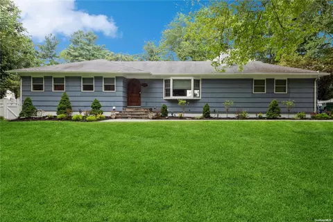 41 New Mill Rd, Smithtown, NY 11787