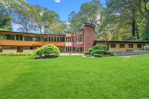 31 The Gln, Locust Valley, NY 11560
