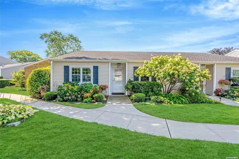 55 Harbor N #55, Amityville, NY 11701
