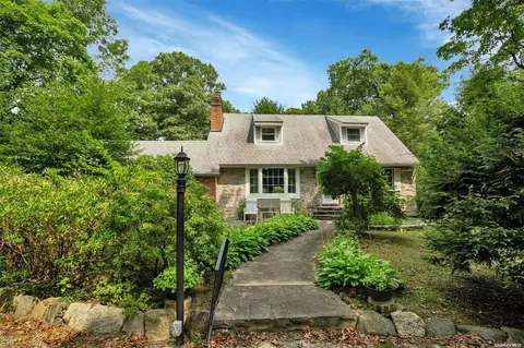 1067 Westminster Ave, Dix Hills, NY 11746