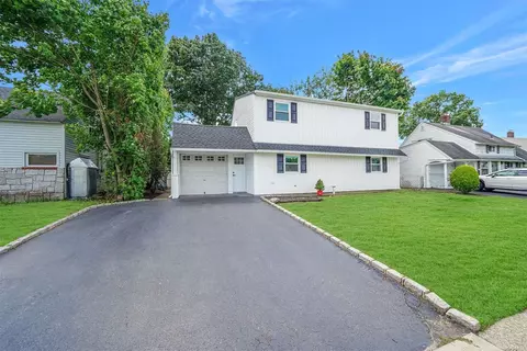 62 Flamingo Rd, Levittown, NY 11756