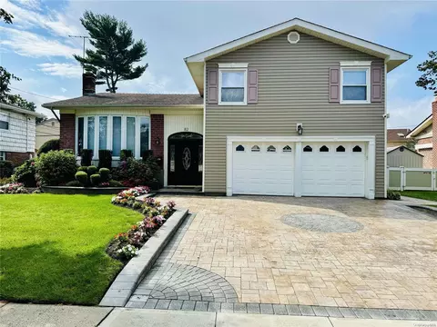 82 Barry Dr, North Hempstead, NY 11590