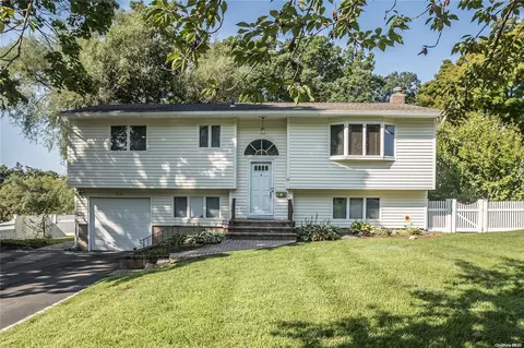 6 Bethany Dr, Commack, NY 11725