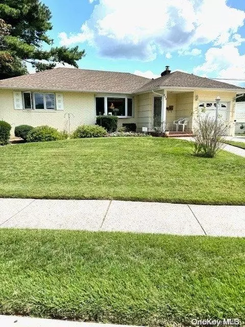 883 Balfour St, Valley Stream, NY 11580