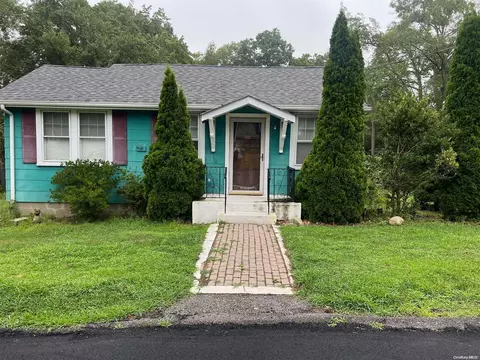 39 Saltaire Rd, Sound Beach, NY 11789